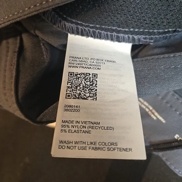 Size 12 prAna Stretch Zion Halle Shorts Thundercloud Gray Color With Pockets - Picture 9 of 9